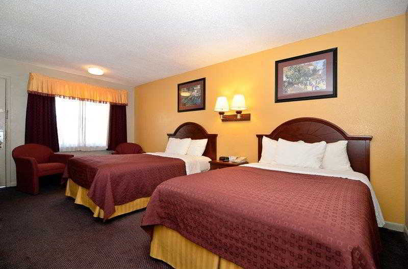 Best Western Delhi Inn Номер фото