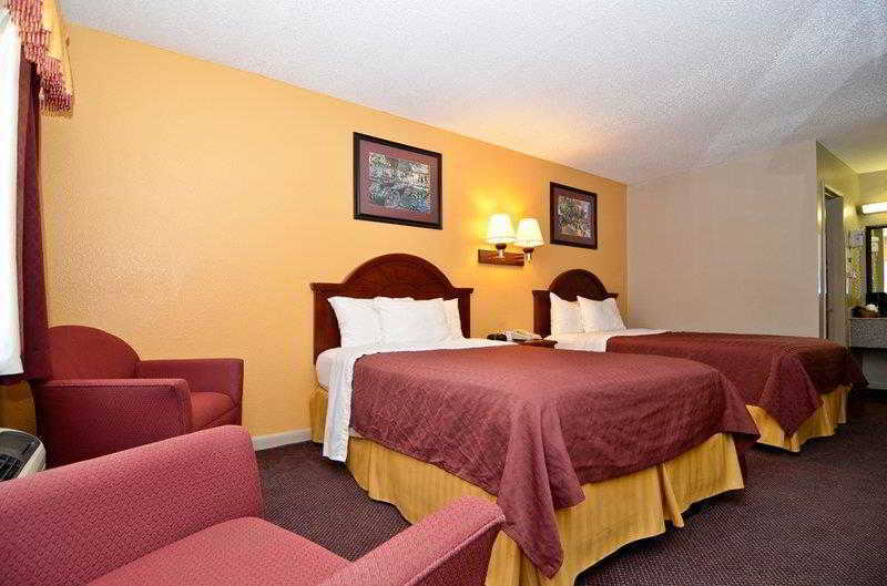Best Western Delhi Inn Номер фото