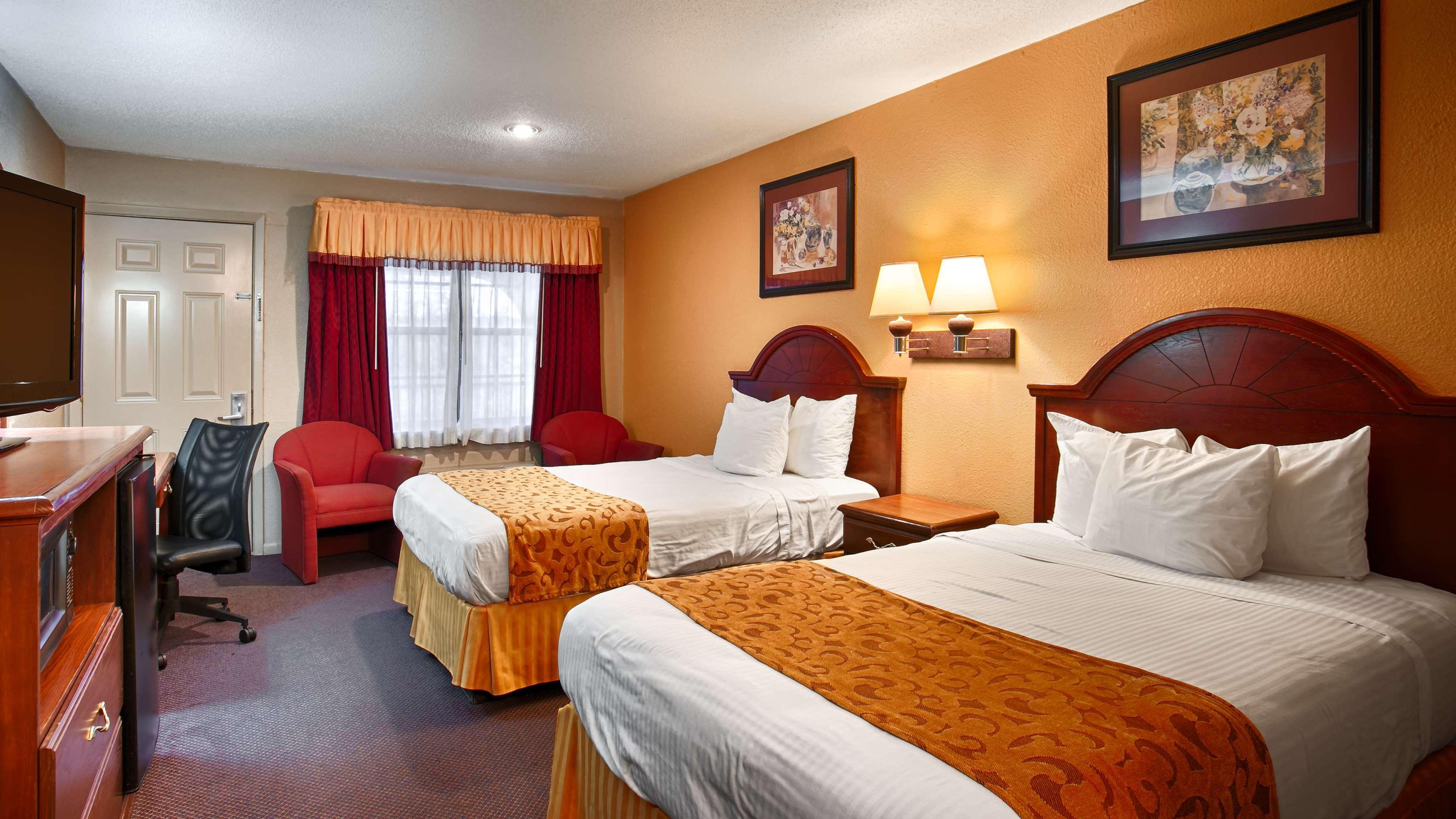 Best Western Delhi Inn Екстер'єр фото